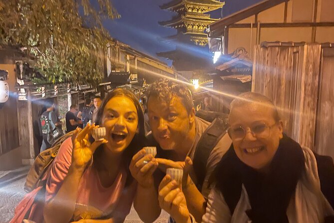 Kyoto Night Walking Tour With a Licensed Local Guide - Appreciating the Tranquility of Ninenzaka