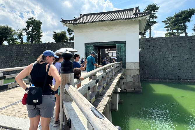 Kyoto: Nijo Castle, Noble Architecture and Gardens Guided Tour - Experiencing Authentic Japanese Cuisine