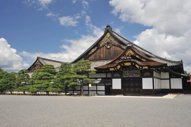 Kyoto: Nijo-jo Castle and Ninomaru Palace Guided Tour - Tour the Ninomaru-goten Palace