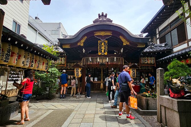 Kyoto Nishiki Market & Depachika: 2-Hours Food Tour With a Local - Traditional Japanese Delicacies