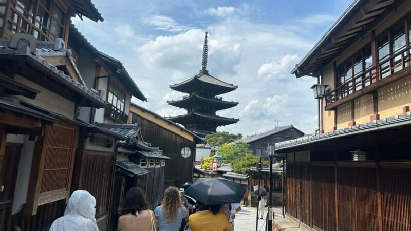 Kyoto: Private Cultural and Historical Tour in Spanish - Authentic Connections and Unseen Corners
