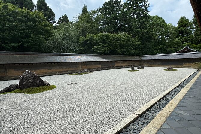 Kyoto: Ryōan-ji, Greatest Zen Garden Guided Tour in 80 Min. - Navigating the Serene Surroundings of Ryōan-ji