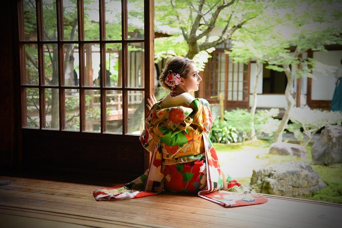 [Kyoto Street Shot] Capturing Every Wonderful Moment of Travel Through the Lens (Free Kimono Experience) - Tour Group Size and Pricing