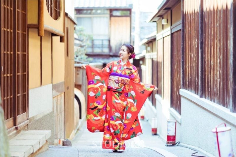 Kyoto: Traditional Kimono Rental Near Gion W/ Photoshoot - Exploration and Photography
