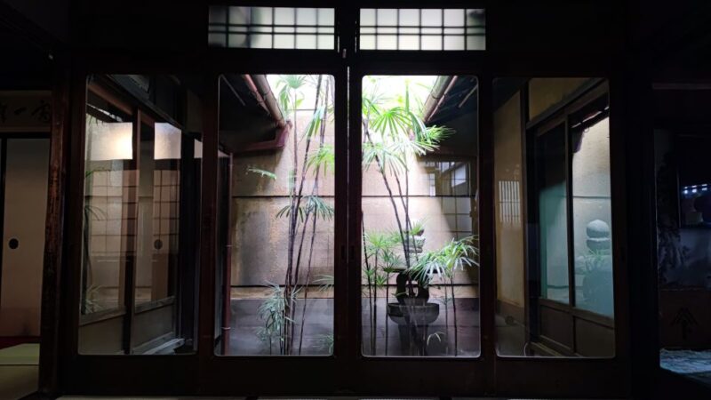 Kyoto: Traditional Townhouse Tour, Kimono & Tea Ceremony - Discovering the Storehouses and Gardens