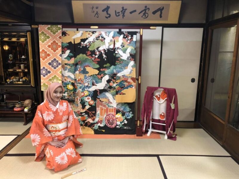 Kyoto: Traditional Townhouse Tour, Kimono & Tea Ceremony - Dressing in Authentic Silk Kimono