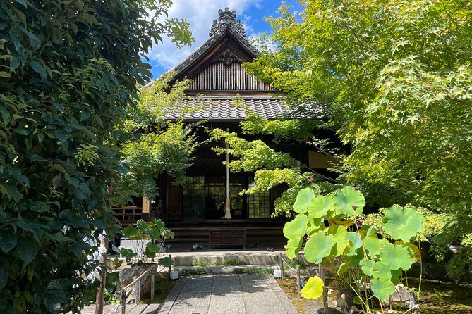 Kyoto Walking Tour Goshuin Collecting and Temples Discover - Discovering Tofukuji Temple