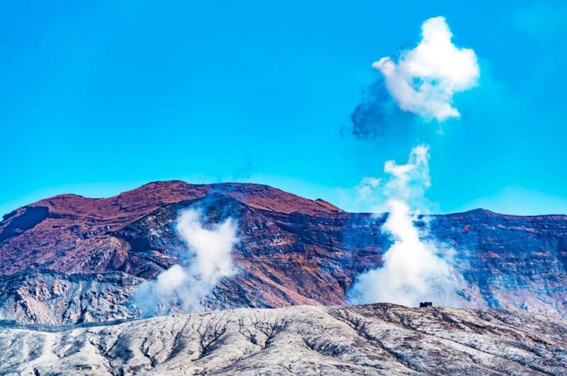 Kyushu: Aso Volcano, Onsen, & Kumamoto Castle Full-Day Trip - Aso Grassland and Volcano