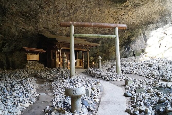 Kyushu Kamishiromi Shrine, Amano Iwato, and Takachiho Gorge Tour - Kamishiromi Shrine: Exploring the Spiritual Heart of Kyushu