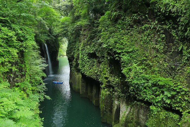 Kyushu Kamishiromi Shrine, Amano Iwato, and Takachiho Gorge Tour - Takachiho Gorge: Taking in the Breathtaking Natural Beauty