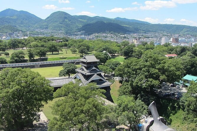Kyushu Kumamoto and Aso Volcano Castle Day Tour From Hakata - Trekking Through the Majestic Aso Volcano