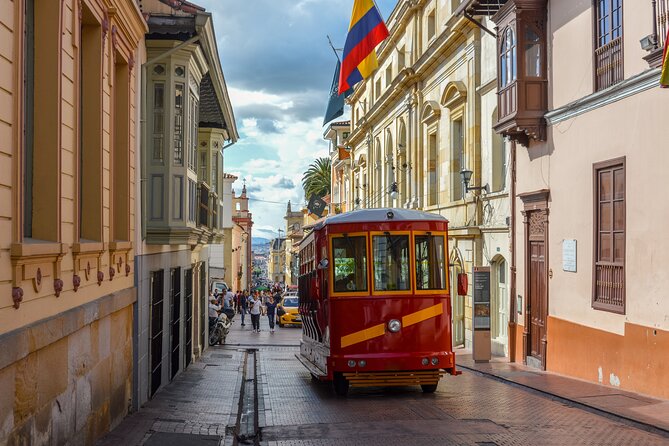 La Candelaria, Optional Monserrate and Optional Gold Museum Bogotá City Tour - Tour Guide Praises and Criticisms