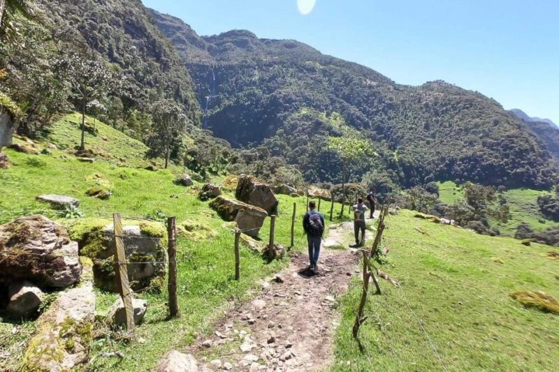 La Chorrera and Chiflon Waterfalls Private Hike Tour - Pickup and Travel