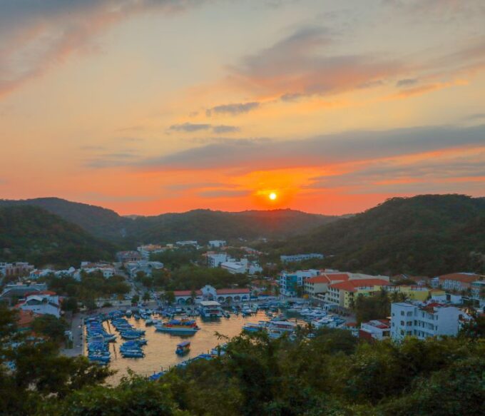 La Crucecita: Huatulco Guided City Tour and Sunset Viewing - Gratuities and Additional Expenses