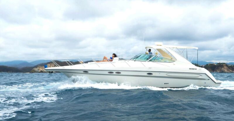 La Crucecita: Private Yacht Cruise in Huatulco With Drinks - Itinerary and Experience
