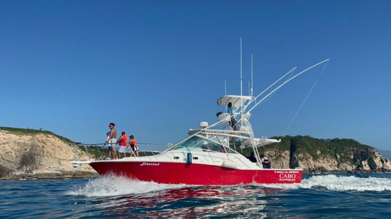 La Crucecita: Private Yacht Cruise in Huatulco With Drinks - Included Activities