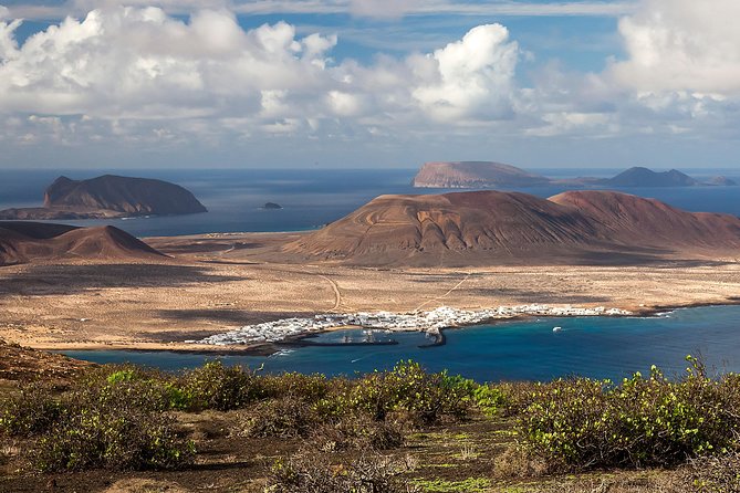 La Graciosa at Your Leisure (Bus Transfer and Return Ferry Ticket) - Exploring La Graciosa