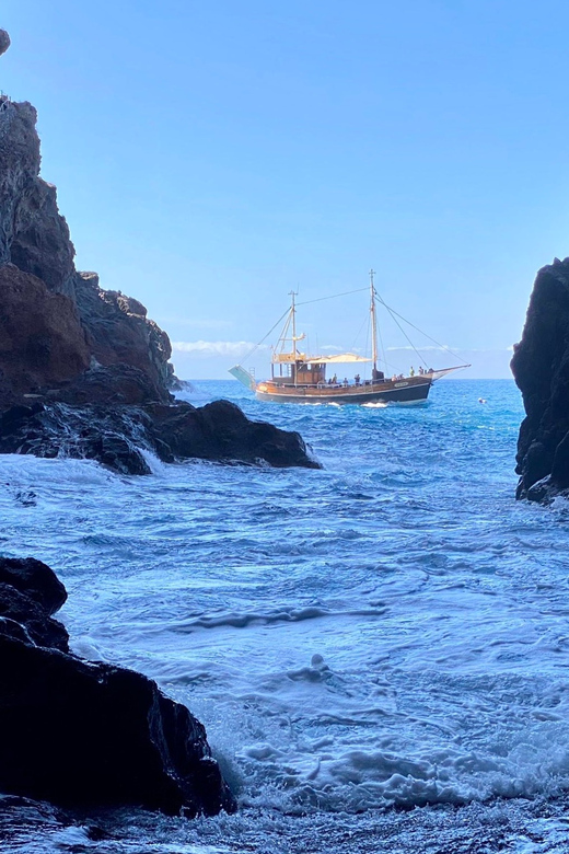 La Palma: 4-Hour Coastline Cruise With Tapas and Barbecue - Boat and Vessel Details