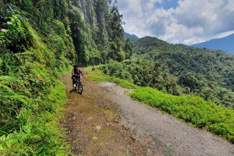 La Paz: Death Road Mountain Bike Tour With Lunch - Bike and Safety Features