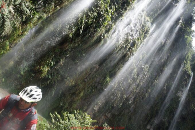 La Paz: Mountain Bike Down the World's Most Dangerous Road - Animal Refuge and Lunch