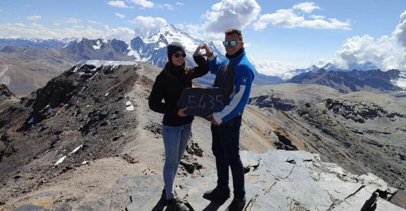 La Paz: Mountain Chacaltaya and Moon Valley Guided Day Tour - Itinerary Highlights