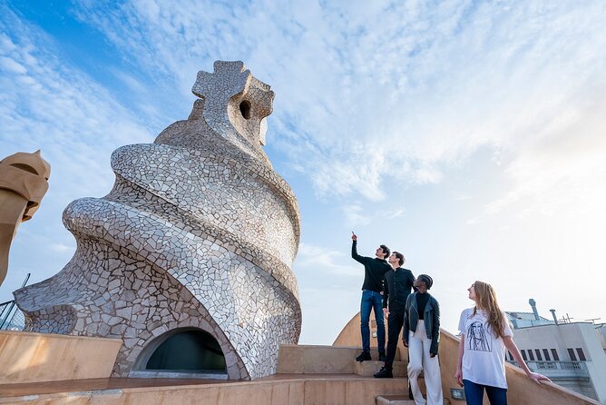 La Pedrera-Casa Mila Admission Ticket With Audioguide - Historic Apartment Recreation
