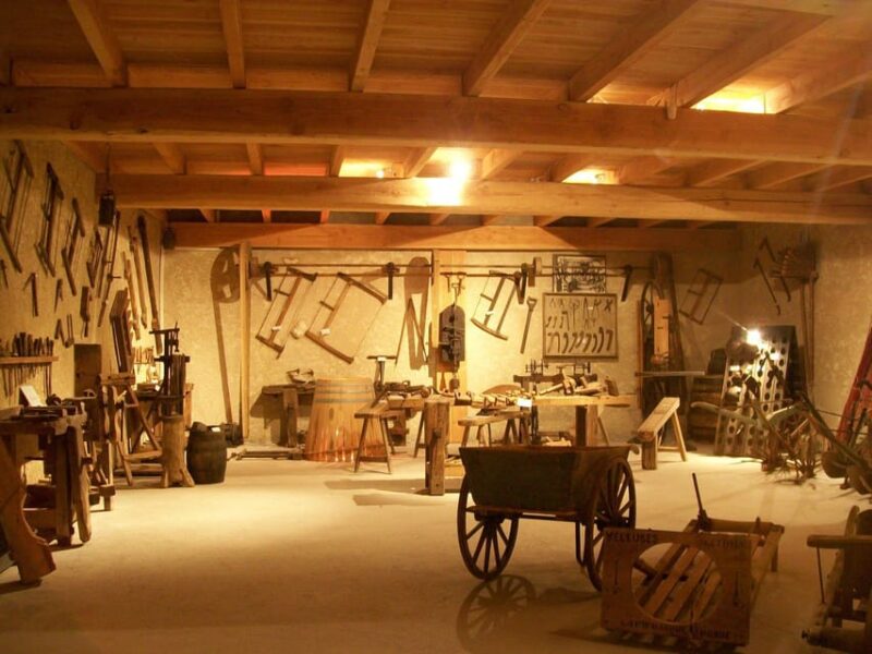 La Roche Vineuse: Visit to the Vine and Wine Museum - Guided Tour and Tasting