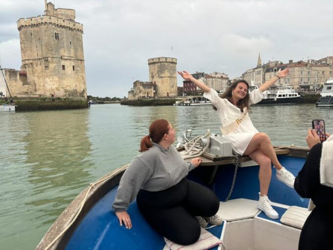 La Rochelle - 2-Hour Chilled Cruise for Friends - Language and Tour Duration