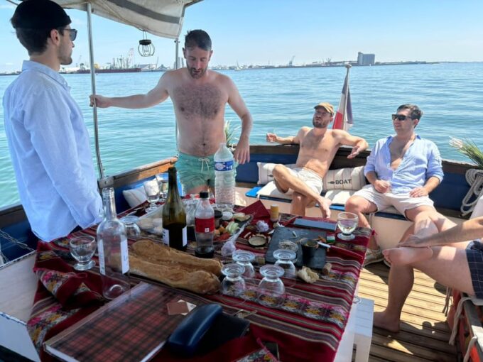 La Rochelle - 2-Hour Chilled Cruise for Friends - Frequently Asked Questions