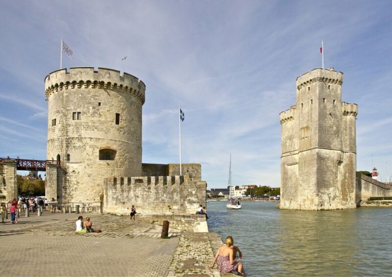 La Rochelle: Discovery Stroll and Reading Walking Tour - Key Points