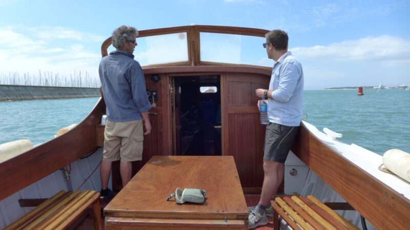 La Rochelle: Les Minimes and Bay Boat Tour - Key Points