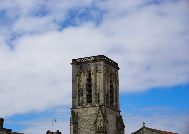 La Rochelle: Old Town and Vieux-Port Guided Walking Tour - Tour Experience