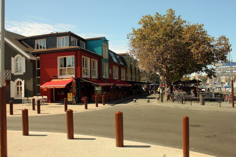 La Rochelle: Private Guided Walking Tour - Touring the Old Port