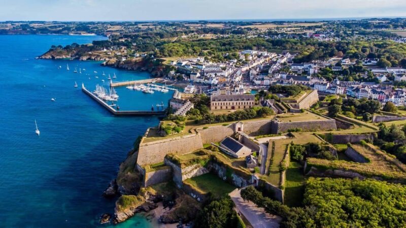 La Rochelle: Re Island Guided Tour With Private Transport - Booking Information