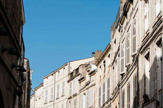 La Rochelle: The Digital Audio Guide - Connecting With the Citys Soul