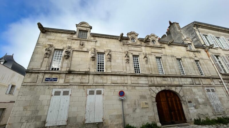 La Rochelle: Tour of the City With Fort Boyard Boat Trip - Boat Trip to the Iconic Fort Boyard