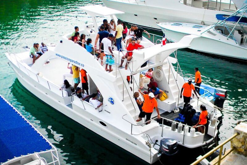 La Romana: Scuba Diving in Catalina Island - Island Experience and Amenities