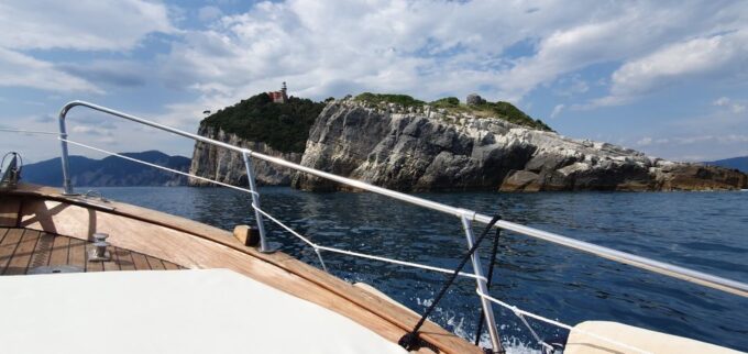 La Spezia and Portovenere Gulf of Poets Daily Tour - Expert and Qualified Sailors