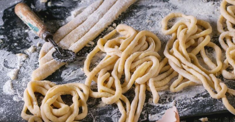 La Spezia: Pasta and Tiramisu Class at a Local's Home - Key Points