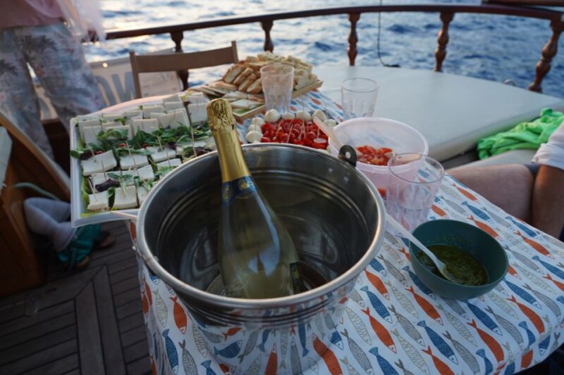La Spezia: Sunset Cruise With Aperitif and Dinner - Meeting Point Instructions