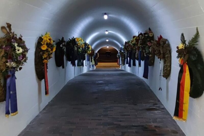 Laboe: Naval Memorial Smartphone App Audio Guide - Views and Historical Lessons