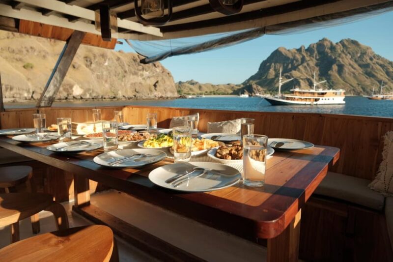 Labuan Bajo: 3-Day 2-Night Tour With Komodo and Pink Beach - Key Points