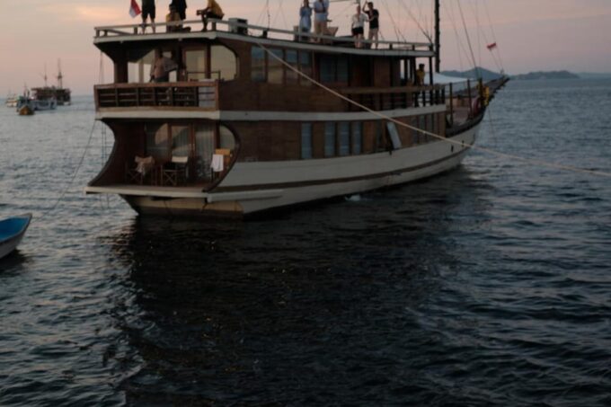 Labuan Bajo: 3-Day 2-Night Tour With Komodo and Pink Beach - Small Group Experience