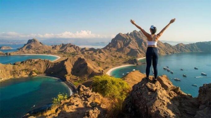 Labuan Bajo: Full Day Trip to Komodo & Islands - Engaging in Water Activities