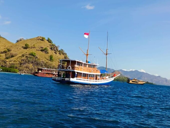 Labuan Bajo: Komodo & Pink Beach 2-Day Group Boat Tour - Included and Excluded