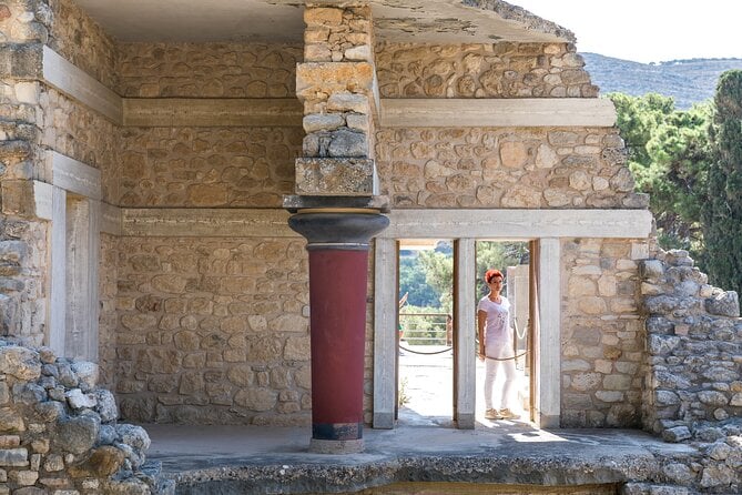 Labyrinth of Knossos Skip-The-Line Ticket With Tour Guide - Exploring the Labyrinth of Knossos