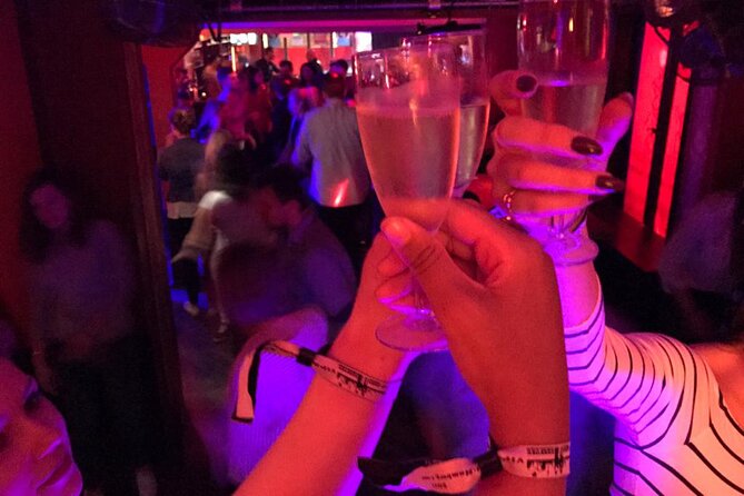 Ladies Night Party Tour in Hamburg Including Cocktail, Sparkling Wine and Shots - Meeting and End Points