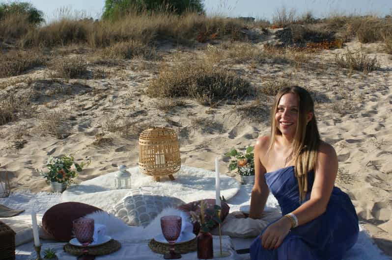 Lagos : Amazing Sunset Picnic at Beach - Setting and Atmosphere