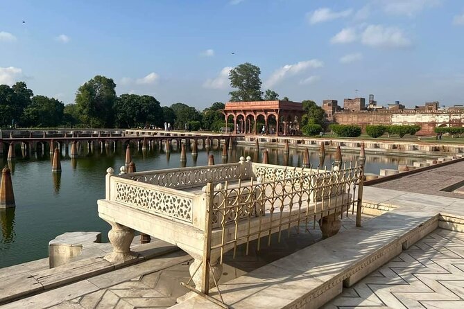 Lahore Full Day Sightseeing Guided Tour - Visiting Badshahi Mosque