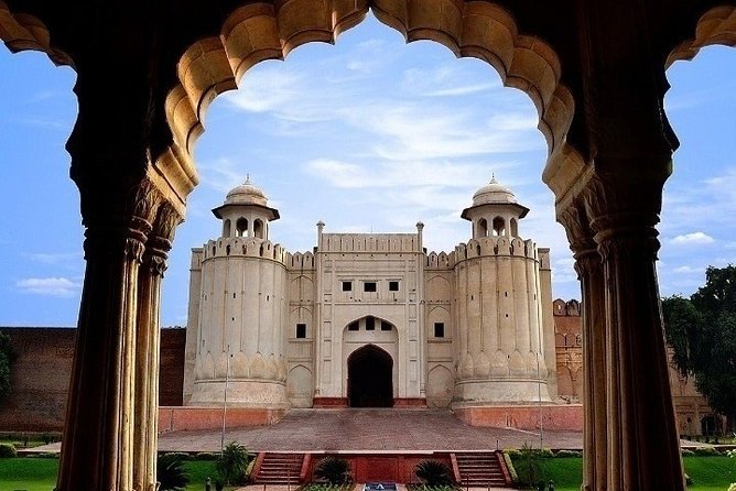 Lahore Full Day Sightseeing Tour - Badshahi Mosque